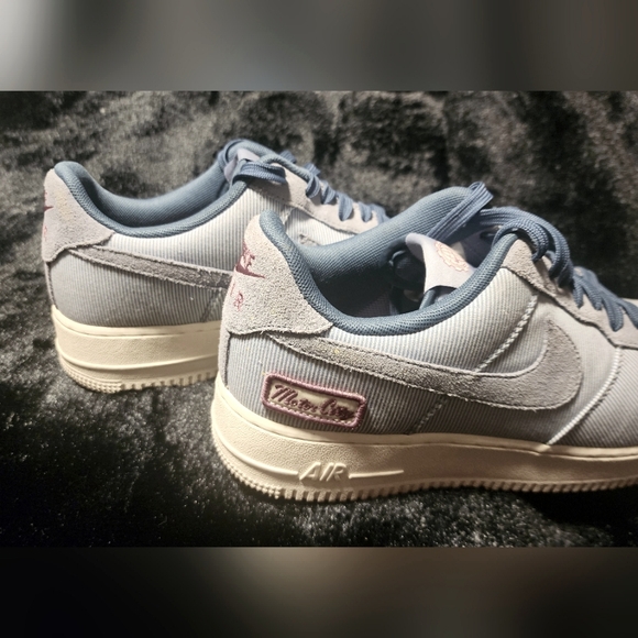 Nike - Picture 7 of 11